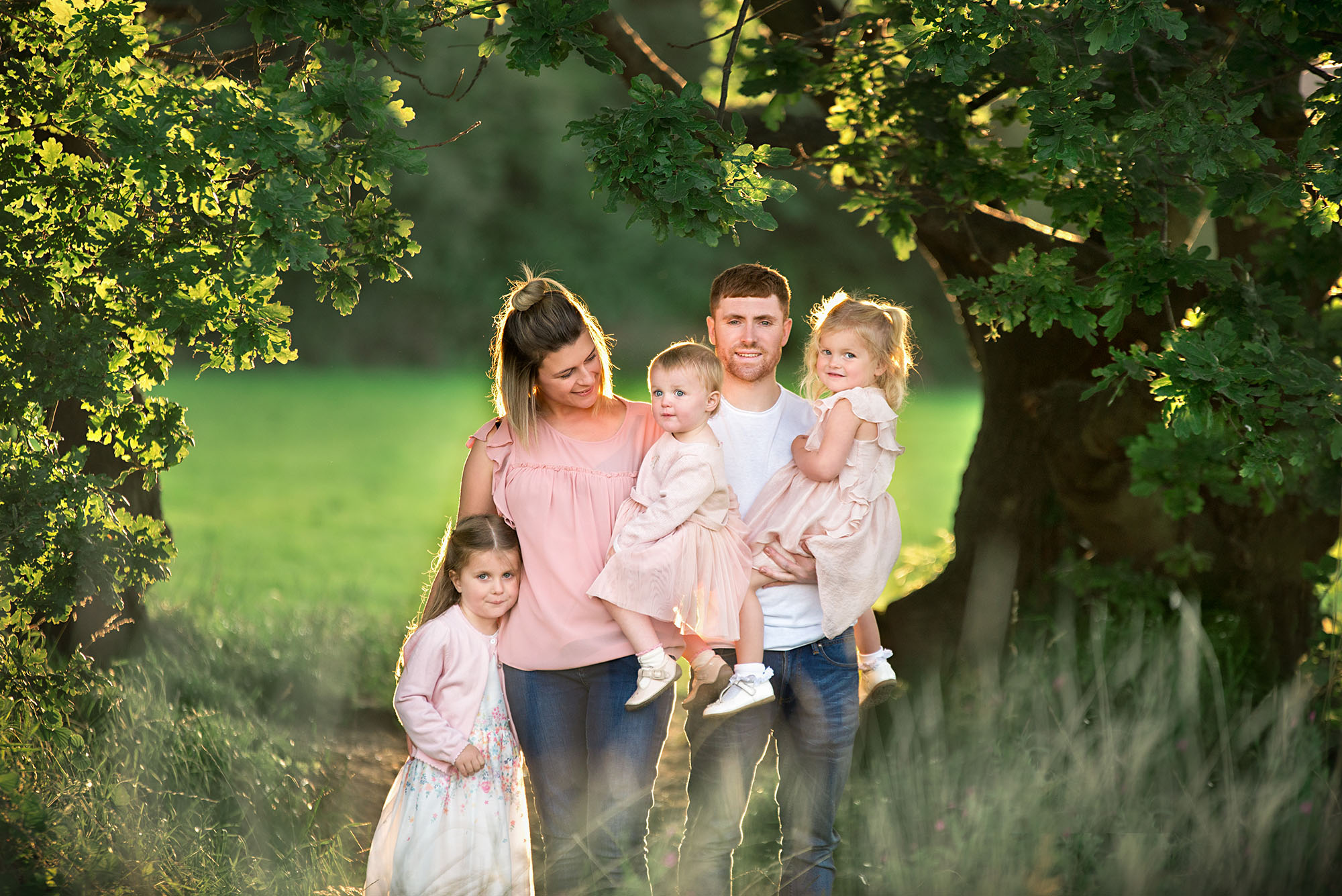 Barnsley photographer taking photos with a family of 5 on a warm summer evening