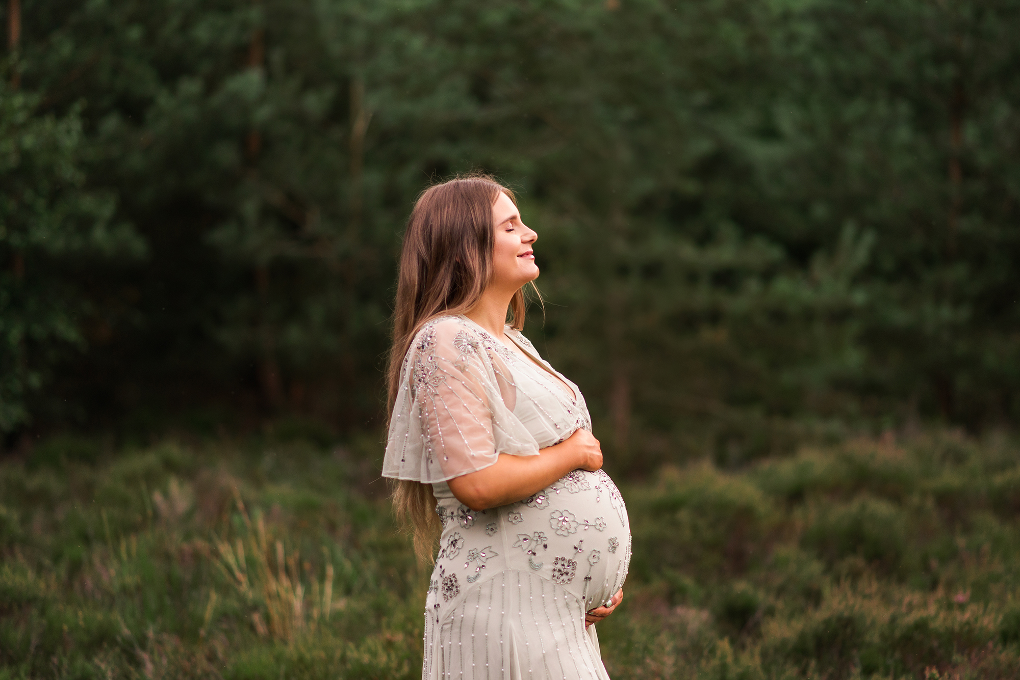 Barnsley photographer, a maternity photo session at a beautiful reservoir