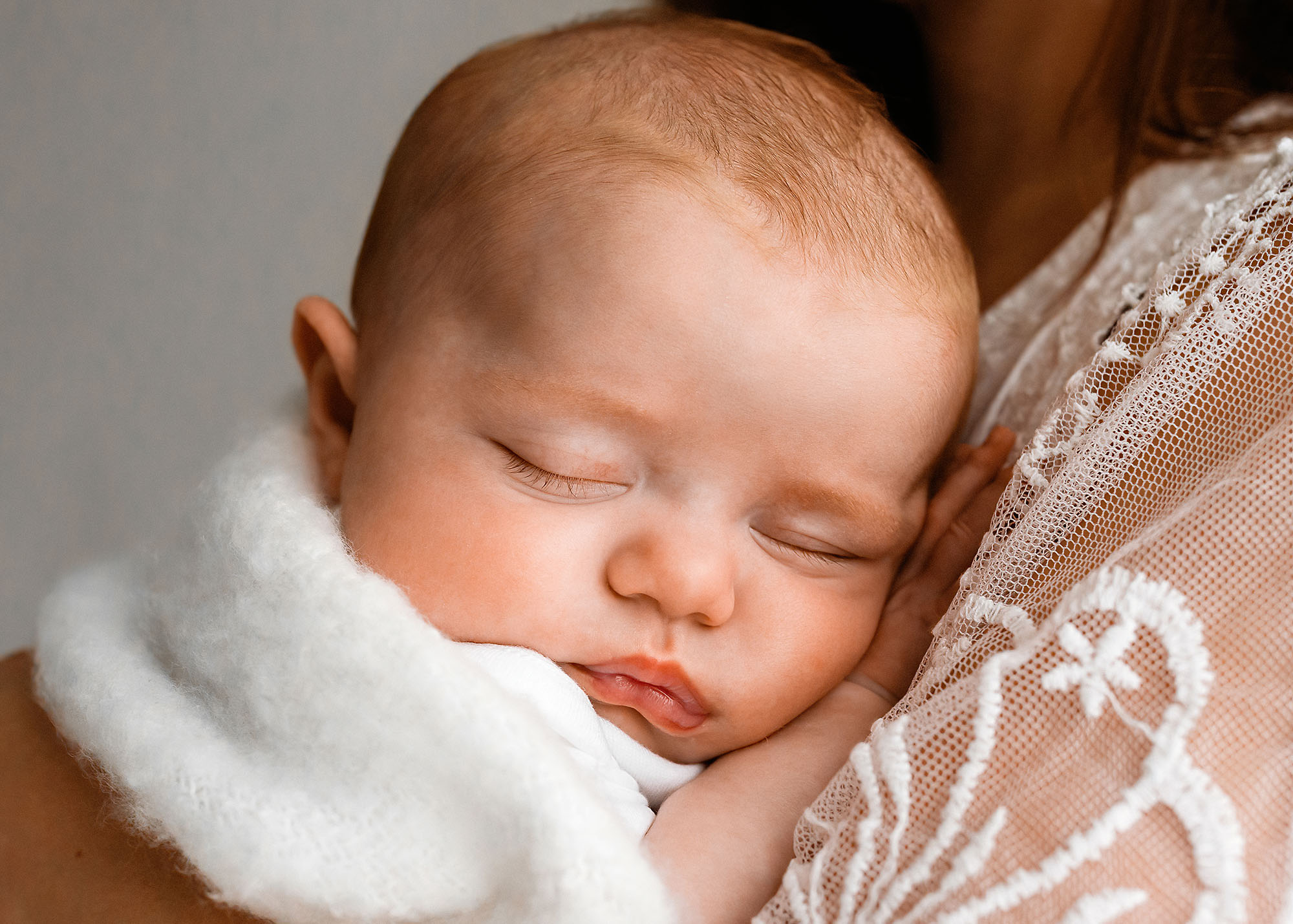 Barnsley photographer with baby sleeping in mums arms